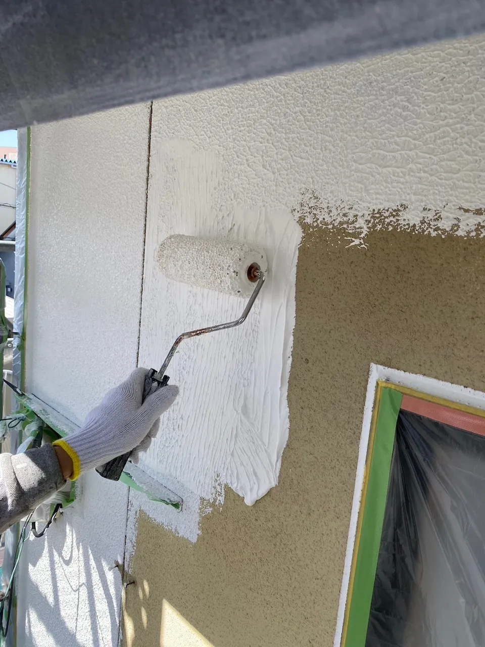 微弾性フィラー砂骨ローラー塗装