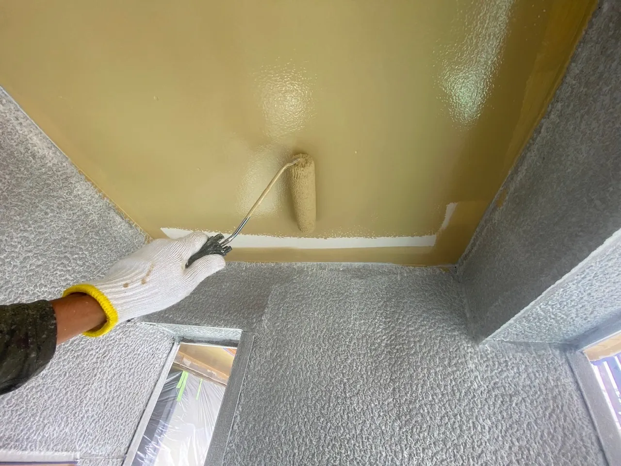 軒裏　中塗り塗装