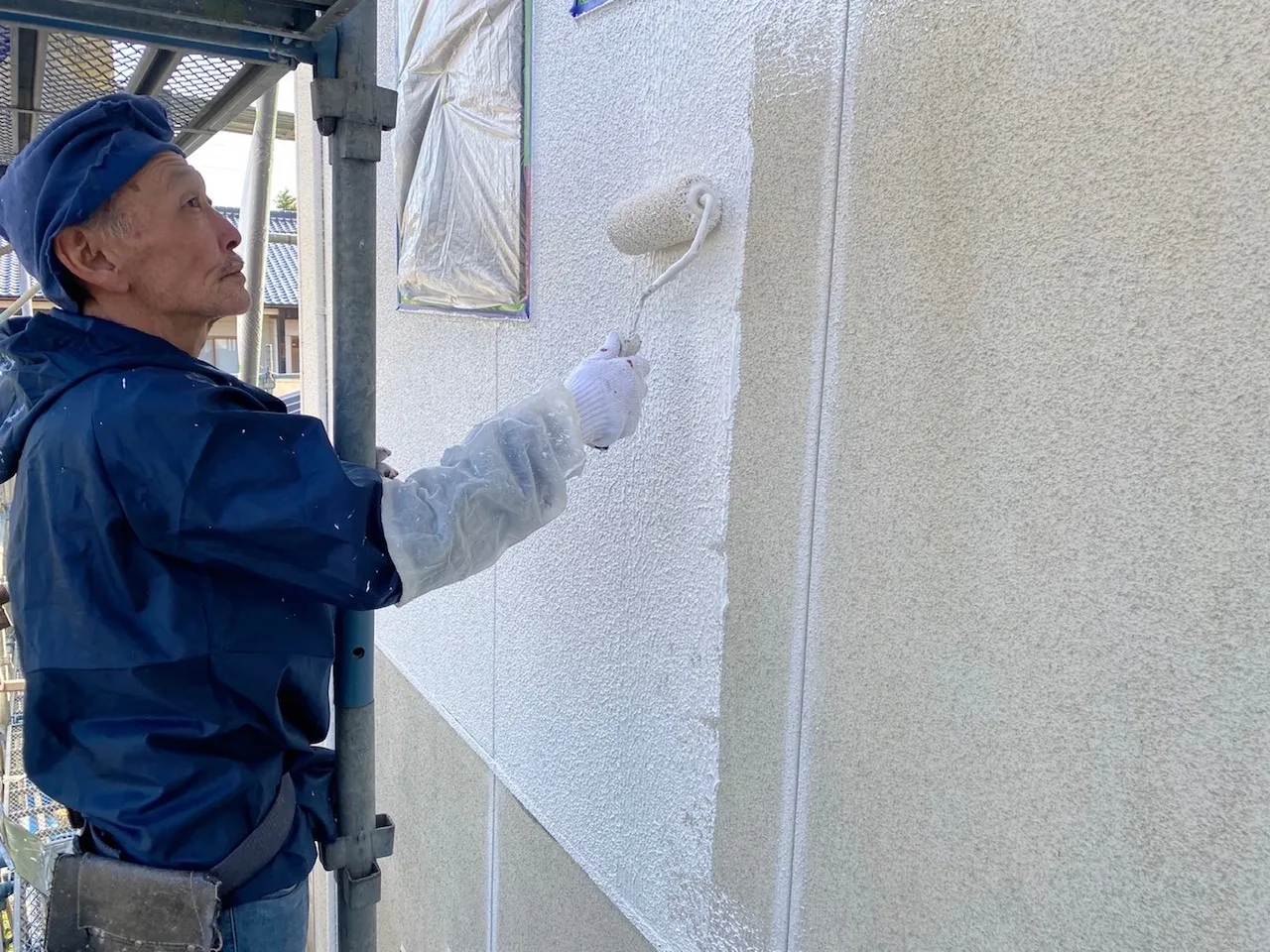 下塗り塗装：微弾性フィラー