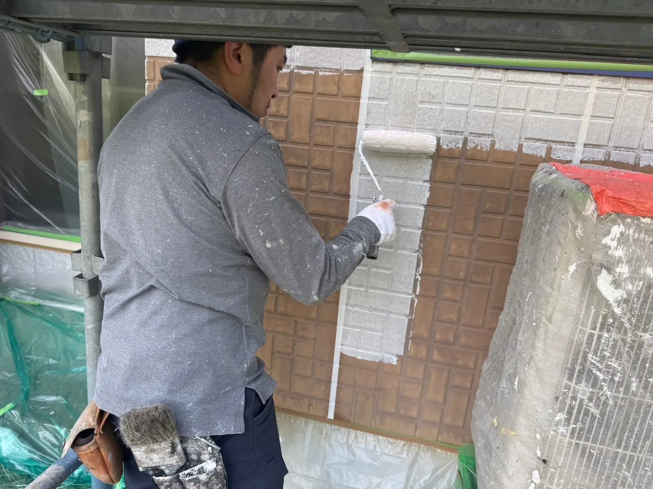 外壁　下塗り塗装　プライマー