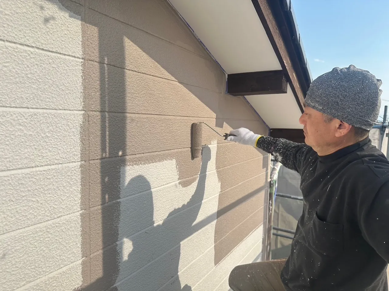 外壁　中塗り塗装　パーフェクトトップ