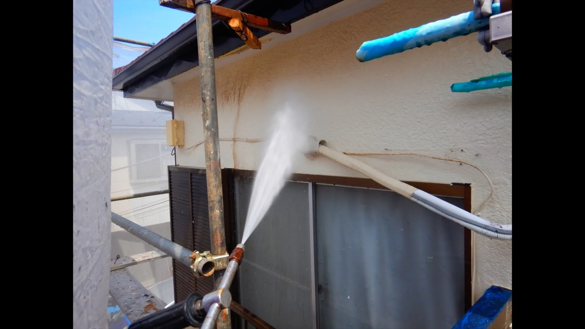 高圧洗浄後の雨は大丈夫？外壁塗装における高圧洗浄の役割と乾燥の重要性を解説