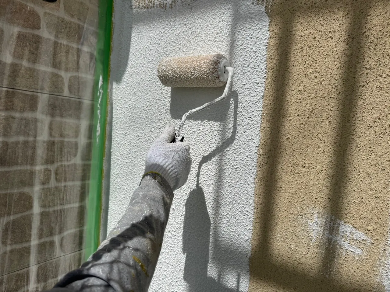 外壁　下塗り塗装　微弾性フィラー