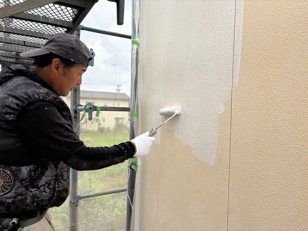 外壁　下塗り塗装　プライマー