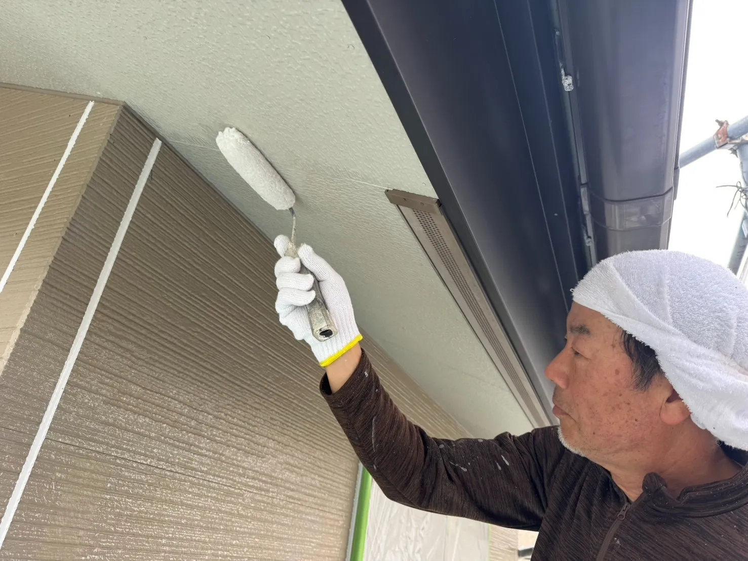 外壁　下塗り塗装　プライマー